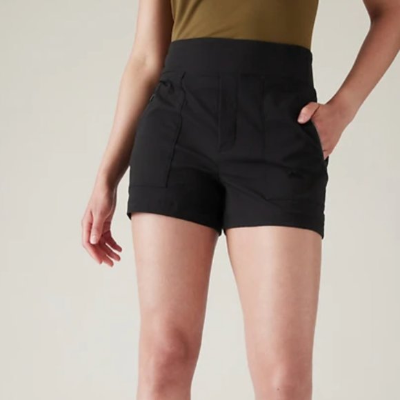 Athleta Pants - Athleta TREKKIE NORTH SHORT